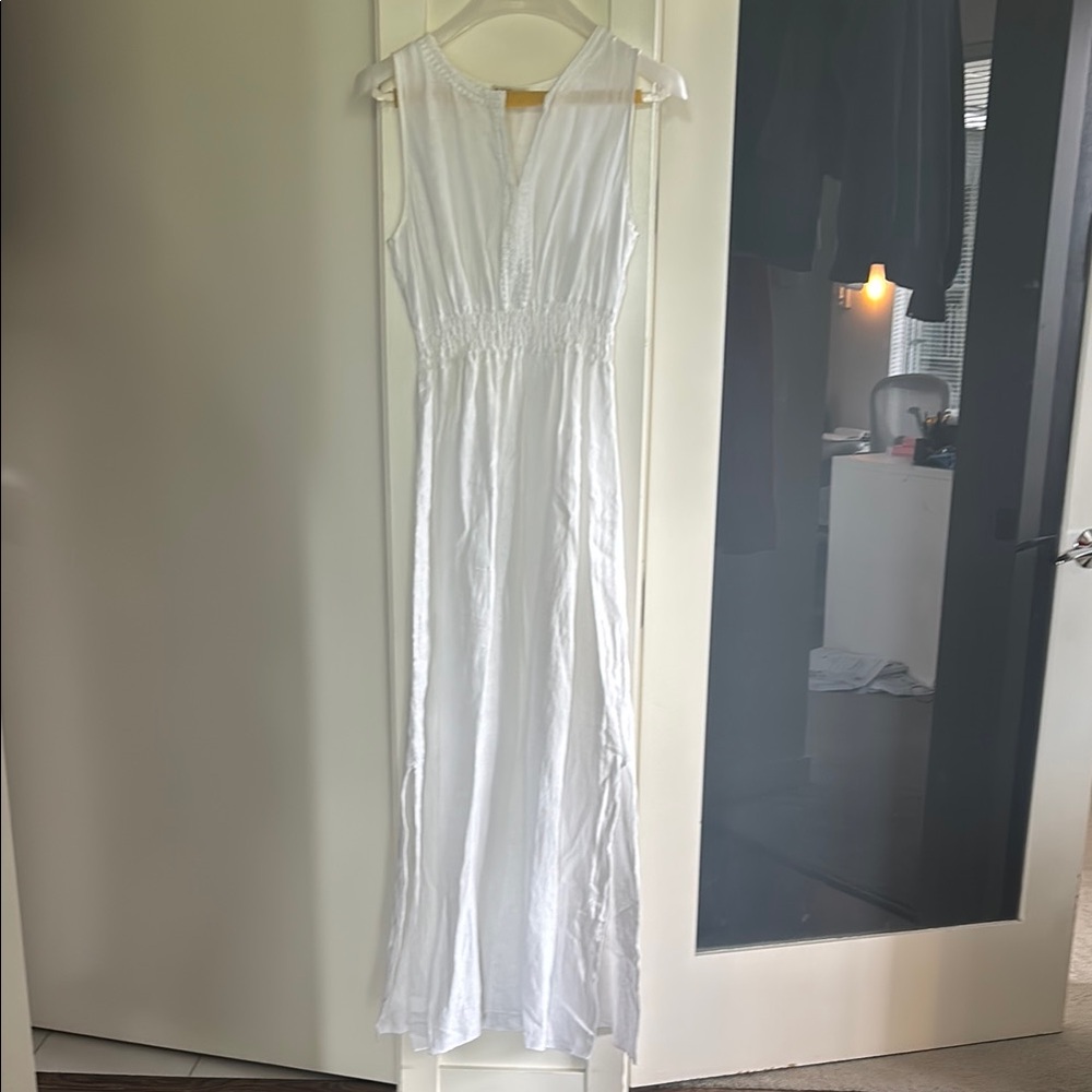 Elegant White Sleeveless Maxi Dress